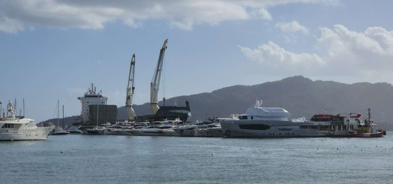 Dev Yük Gemileri Marmaris’e Akın Ediyor: Mega Yatlar Yaz Sezonu İçin Baştan Aşağı Yenileniyor 14